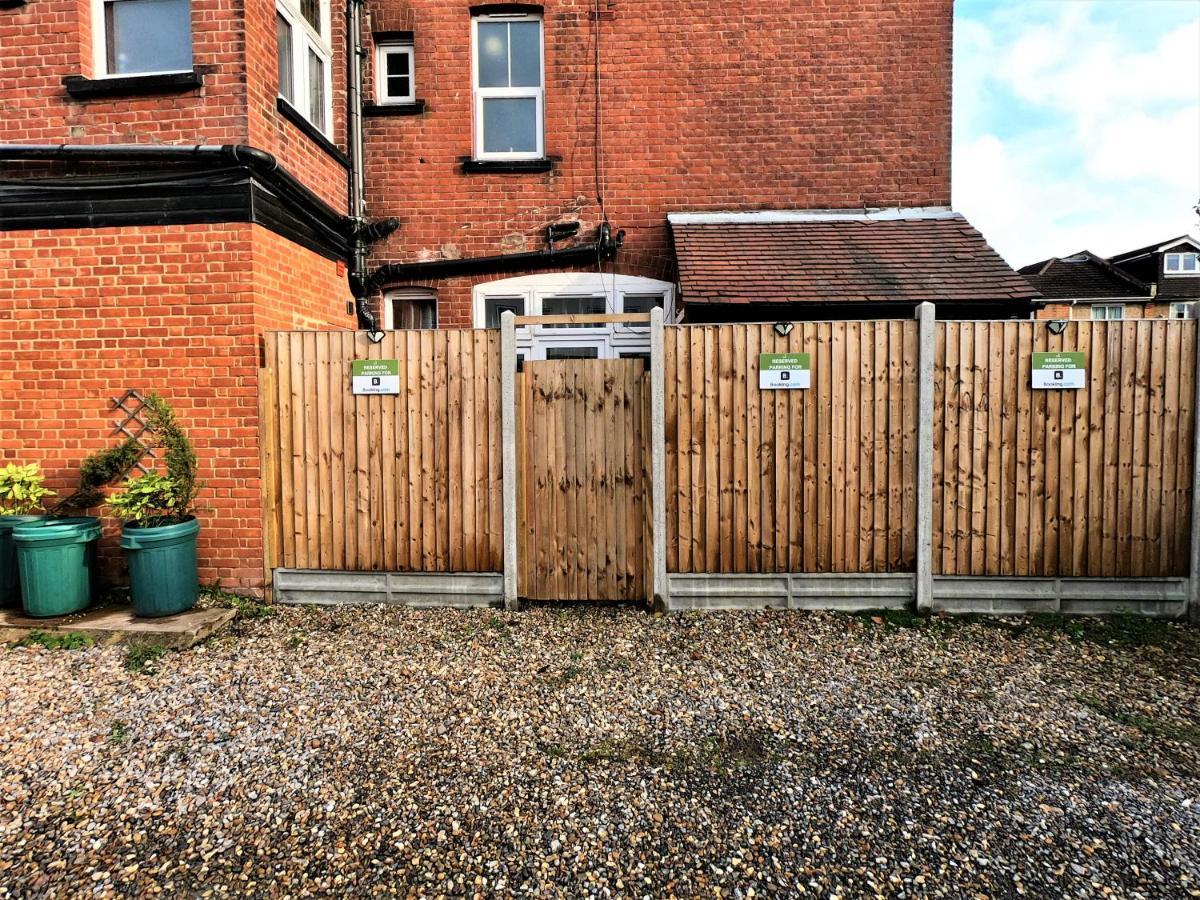 Ricky Road Guest House - Premium Watford  Extérieur photo